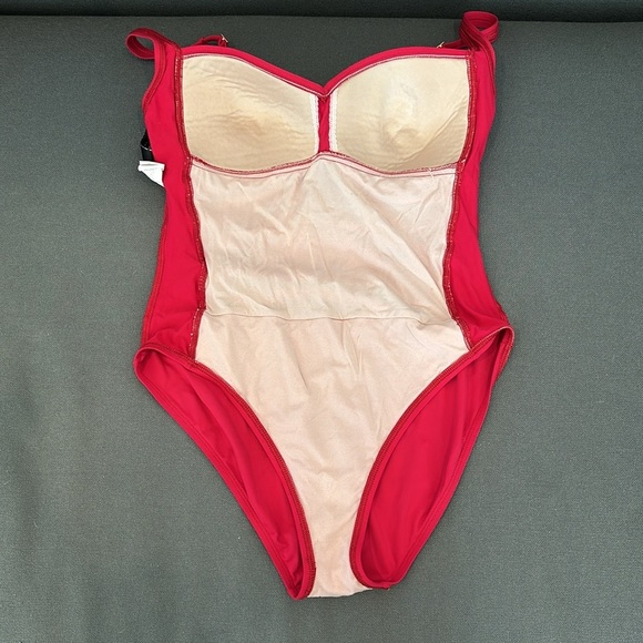 La Blanca Red Classic One Piece Swimsuit - Picture 7 of 8
